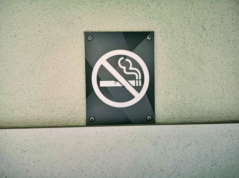 Image showing a no-smoking black and white street sign.