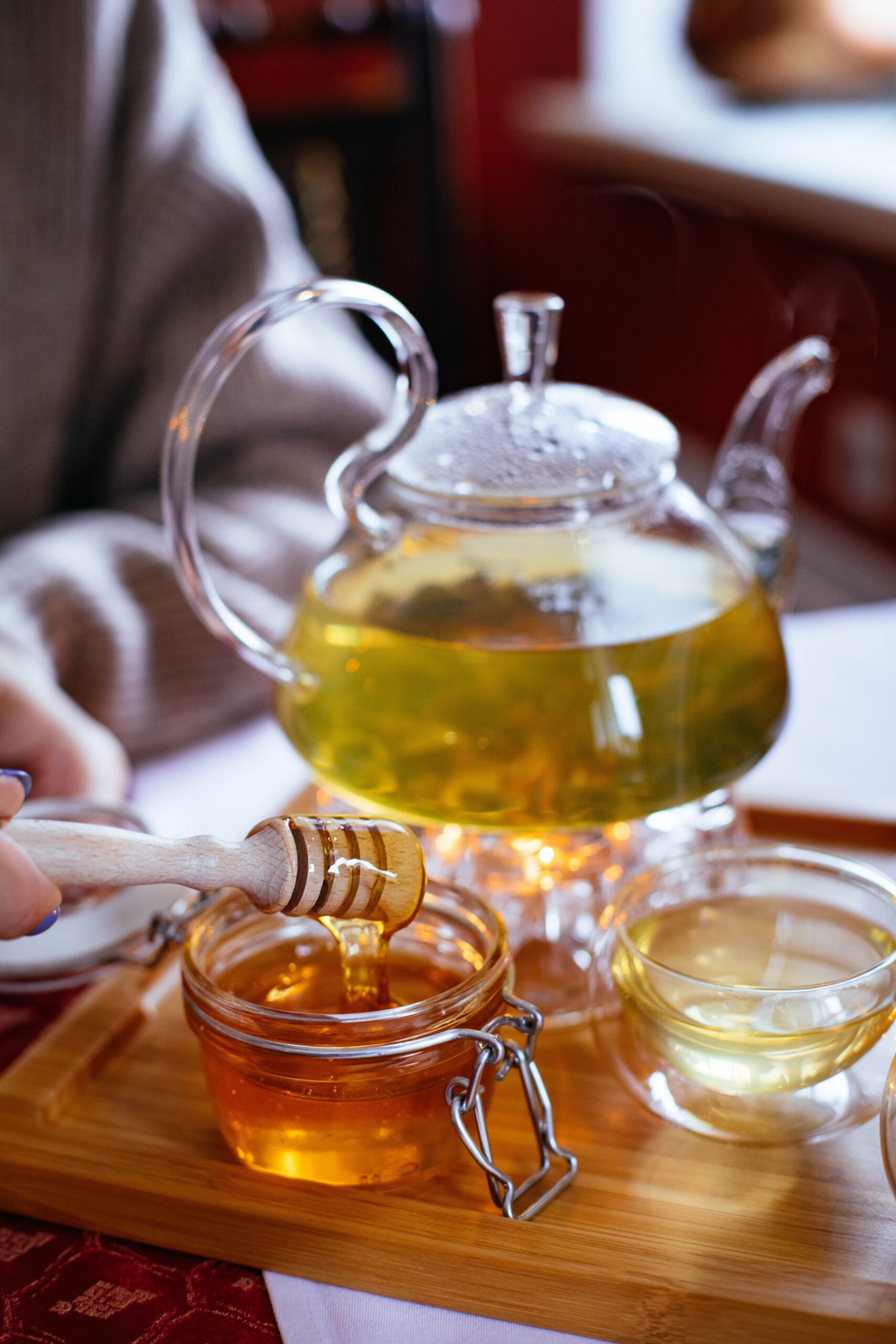 clear-glass-tea-set-with-honey